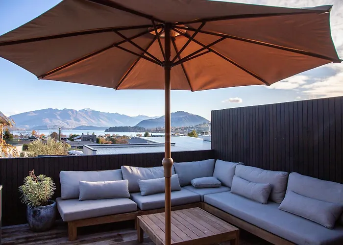 Great View, Very Central, Modern House, 3 En-suites Wanaka