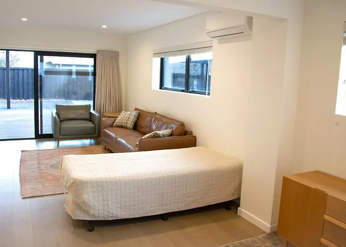 Great View, Very Central, Modern House, 3 En-suites Ferienhaus Wanaka