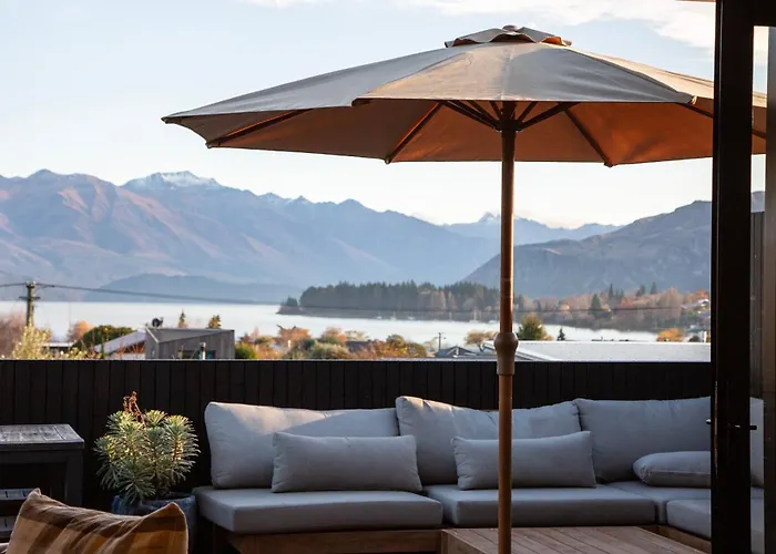 Great View, Very Central, Modern House, 3 En-suites Ferienhaus Wanaka